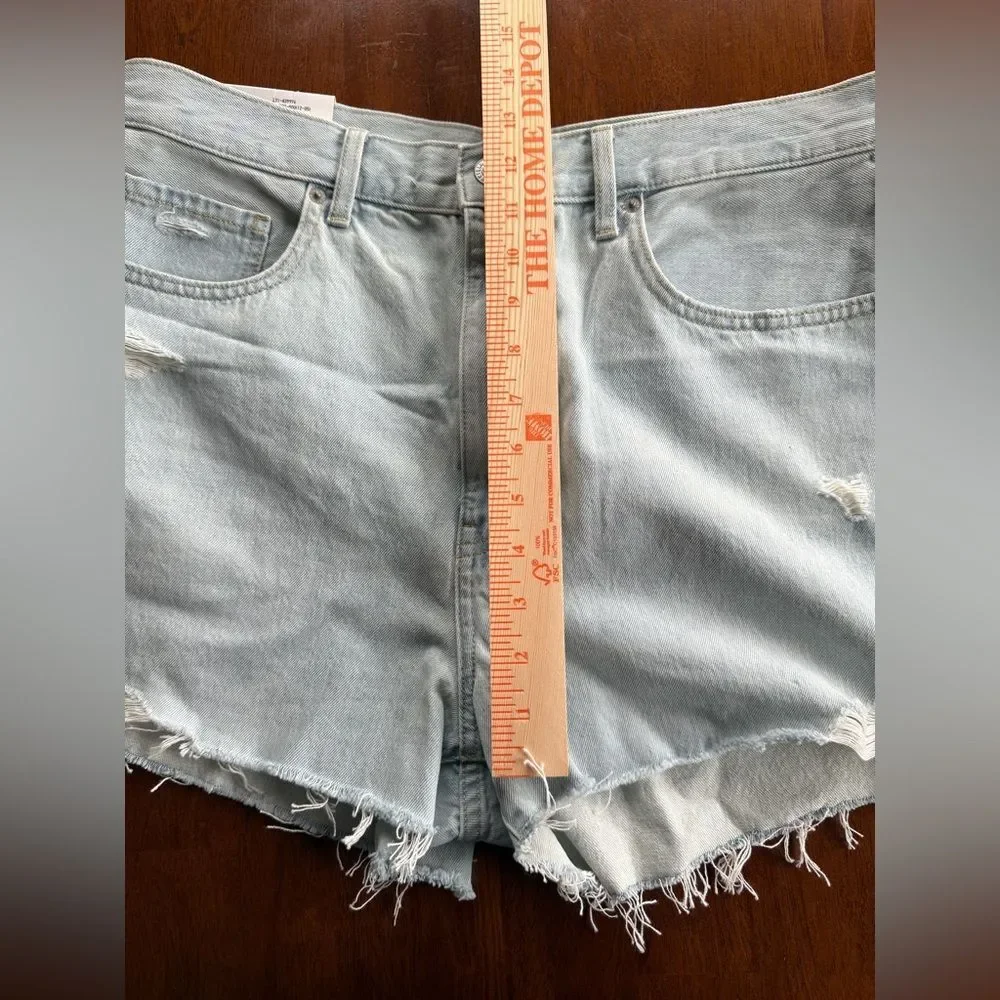 Uniqlo Women’s High Rise Light Wash Jean Denim Distressed Shorts 32” NWT New